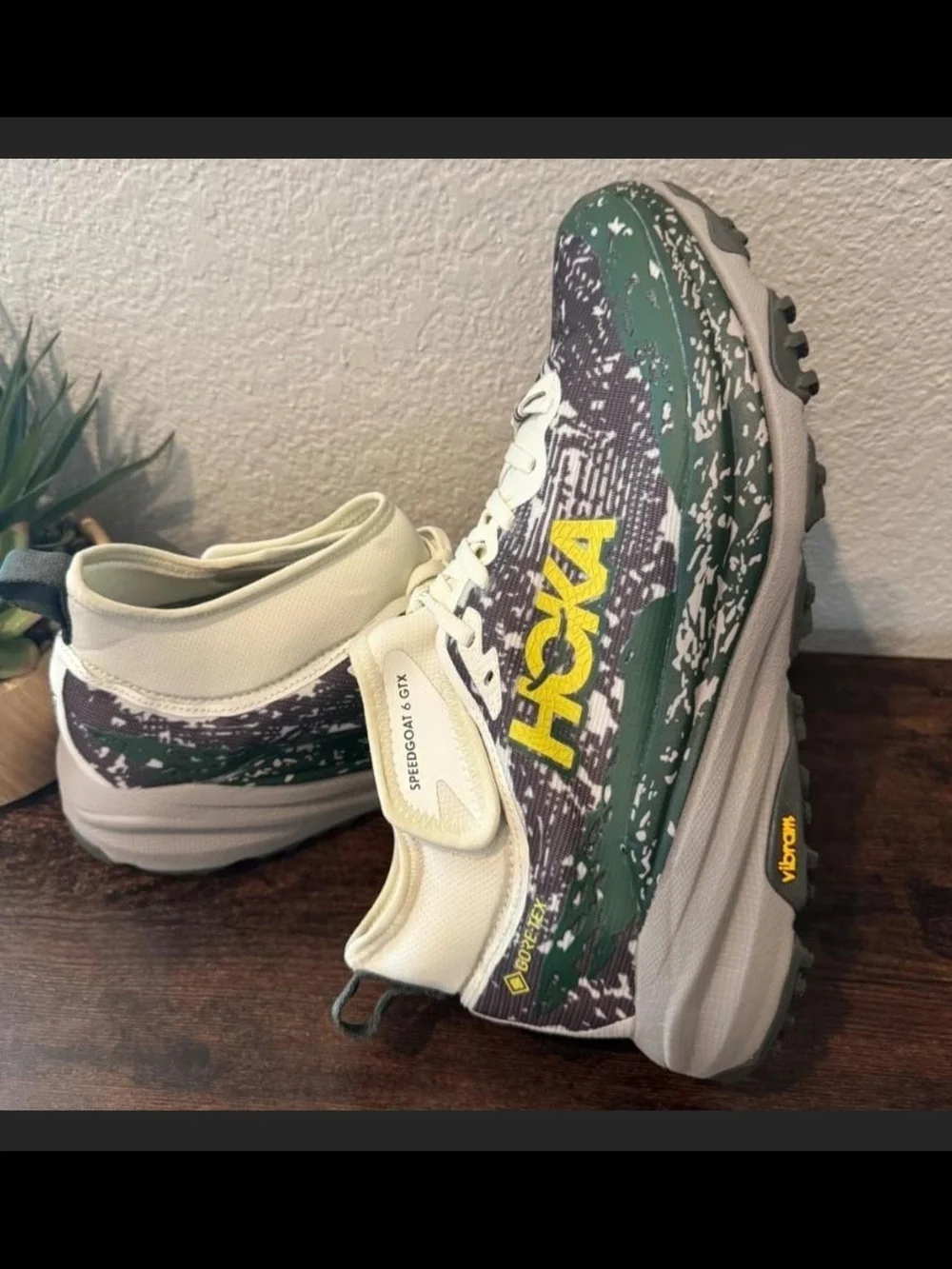 NEW HOKA Speedgoat 6 Camo Mens Running Shoes in Green, Gray & Cream. Size 12D